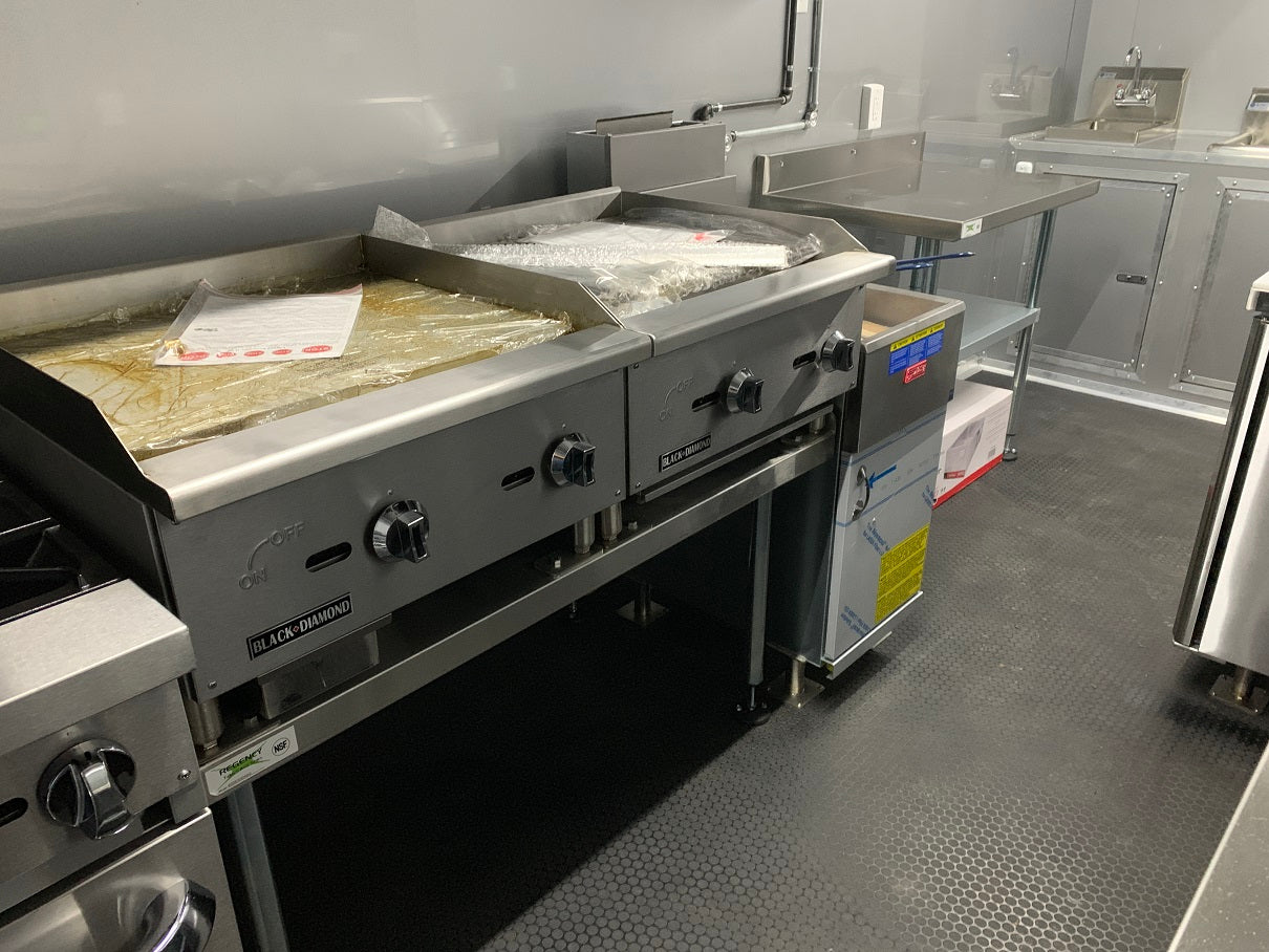 "The Food Dealer" Fully Equippped Food trailer (Multi-color)